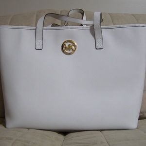 Michael Kors Jet Set Medium Travel Tote